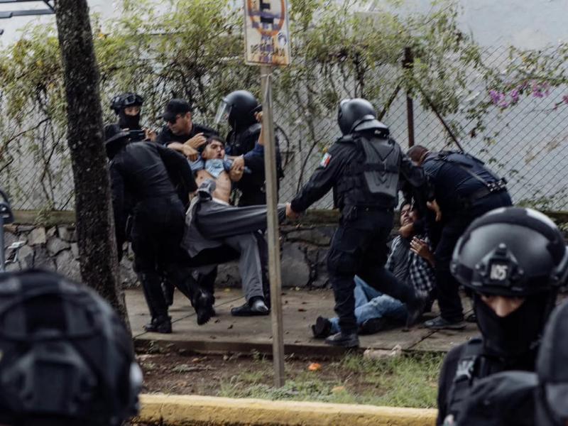 Exigen esclarecer detenciones de estudiantes durante manifestación por el agua