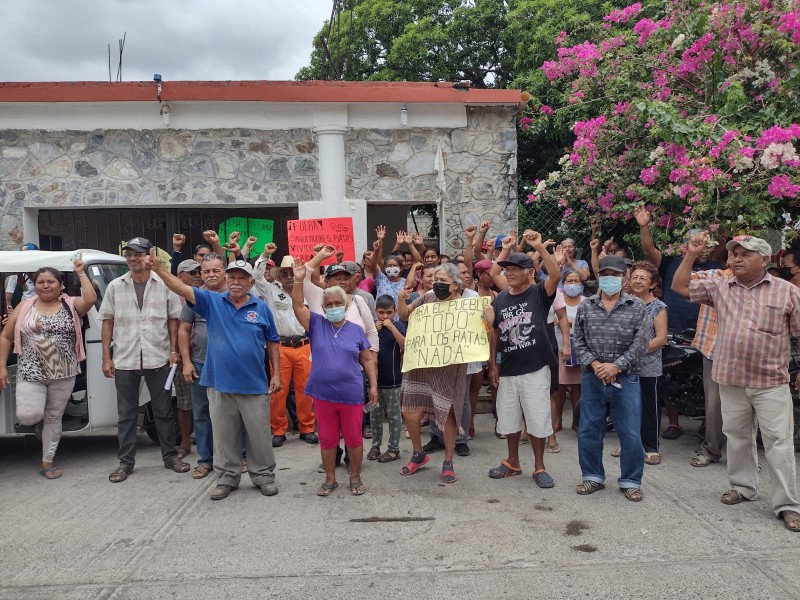 Exigen indemnización por tierras vendidas al Gobierno Federal