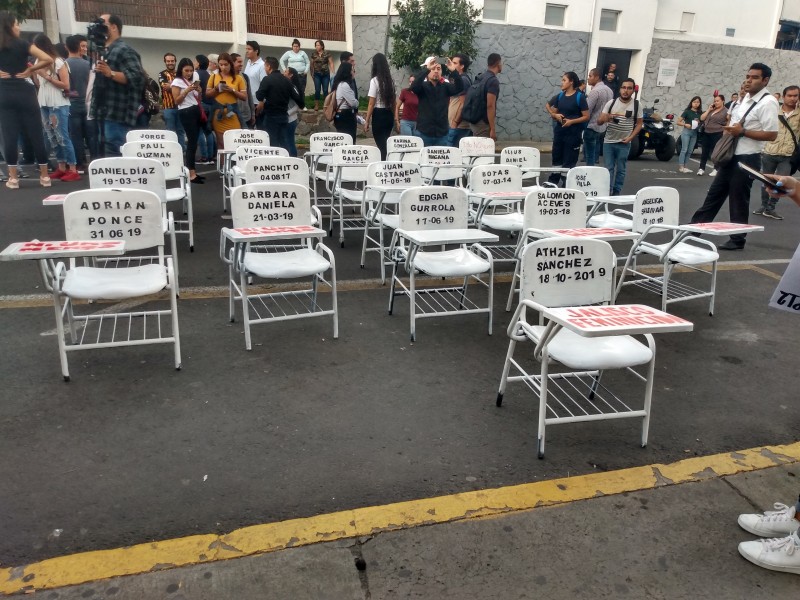 Exigen justicia por 20 estudiantes desaparecidos o asesinados