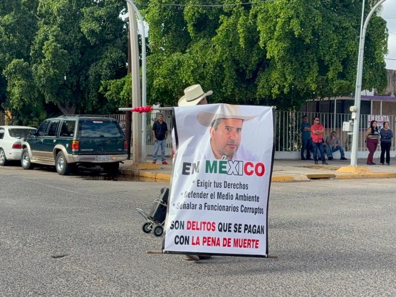 Exigen justicia por Carlos Manzo en desfile cívico de Revolución Mexicana