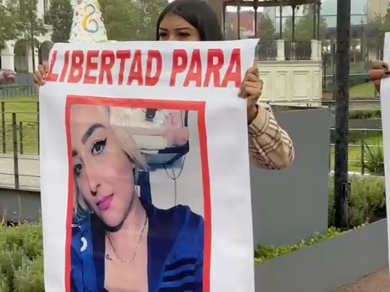 Exigen la liberación de Cinthia acusada de secuestro