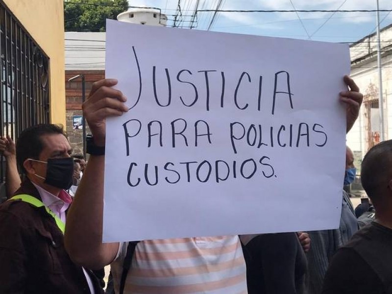 Exigen la liberación de los 5 custodios detenidos