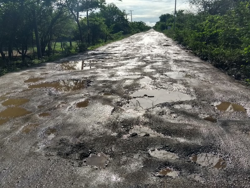 Exigen la rehabilitación del camino a Unión Hidalgo