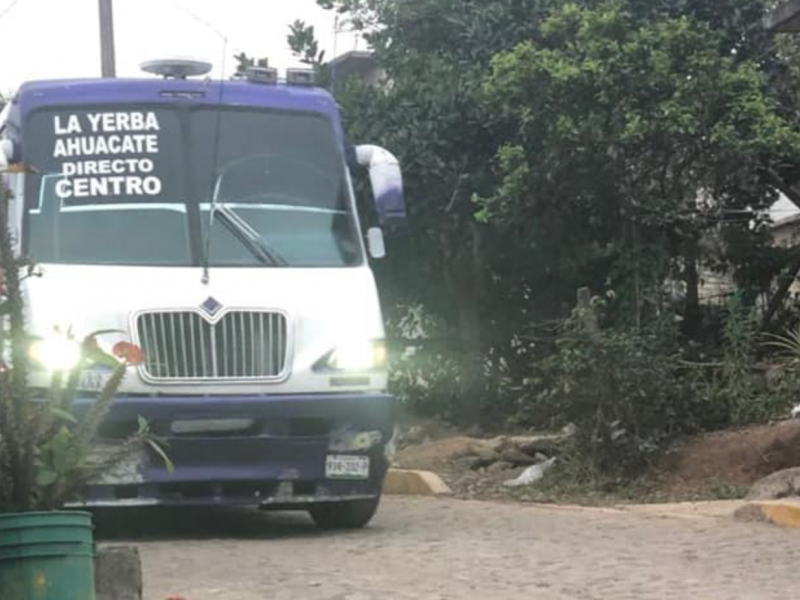 Exigen liberación de chofer del transporte público inculpado en accidente