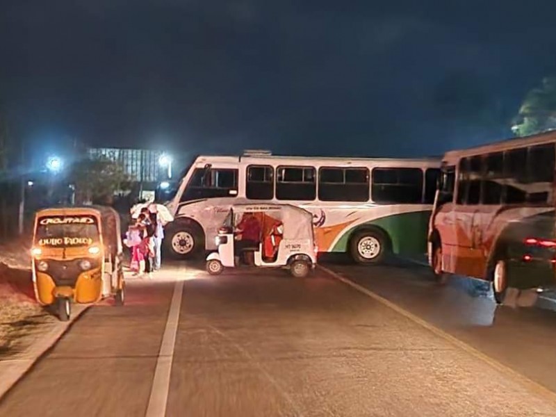 Exigen liberación de choféres que transportaban migrantes a Veracruz