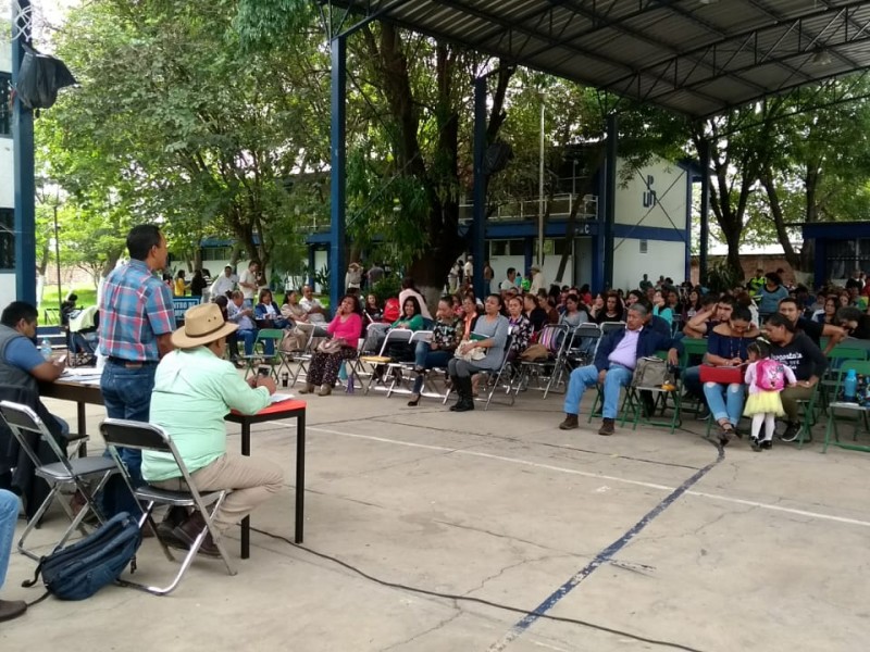 Exigen maestros pago de estímulos en Michoacán