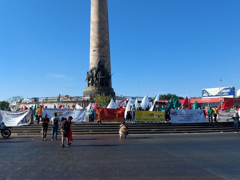 Exigen mejores condiciones laborales con manifestación