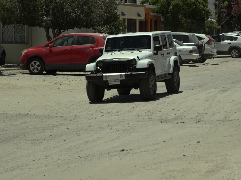 Exigen pavimentación en calle océano atlántico en el Conchalito