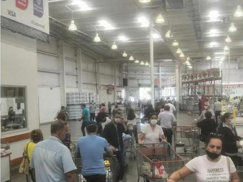 Exigen pequeños comerciantes reabrir sus negocios