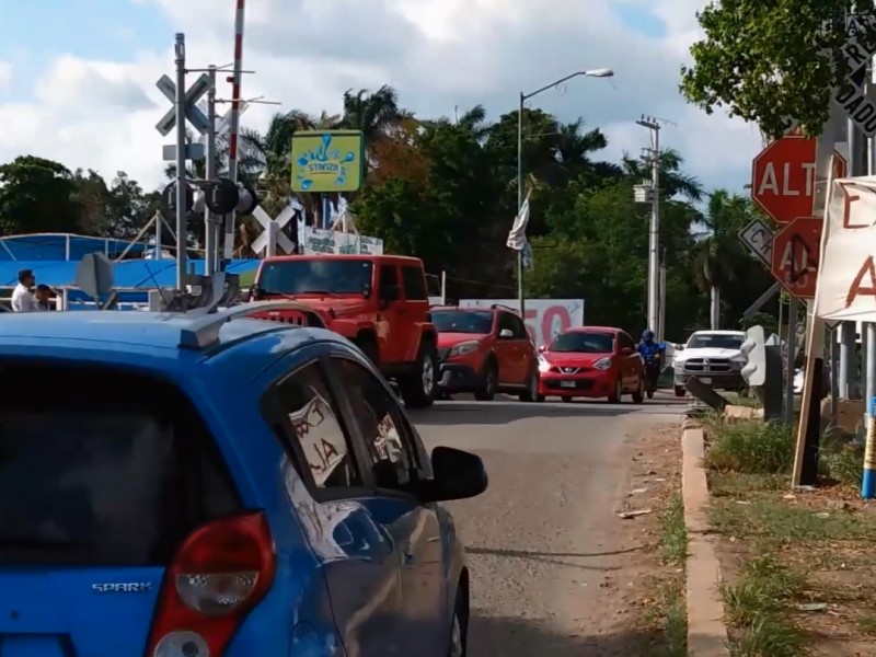 Exigen plumas ferroviarias en Valle Alto