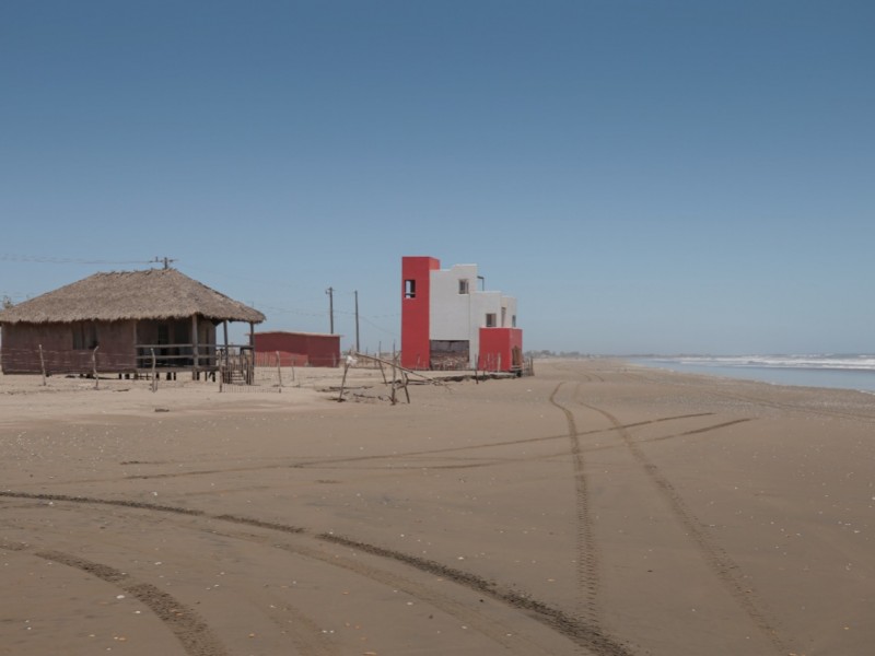 Exigen que se quede prohibición de meter carros y motos a la playa