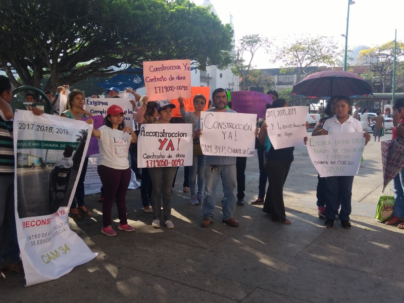 Exigen reconstrccion de escuela de educación especial