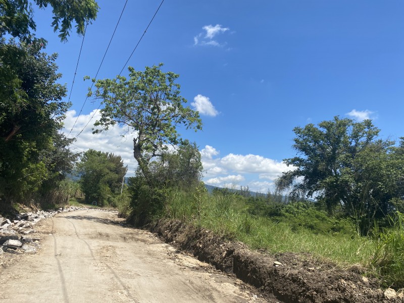 Exigen rehabilitación en camino hacia fraccionamiento Cuatro Soles