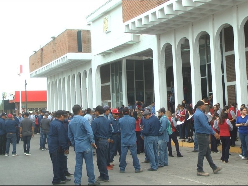 Exigen reinstalación de 4 trabajadores sindicalizados tras nueva orden de juez federal