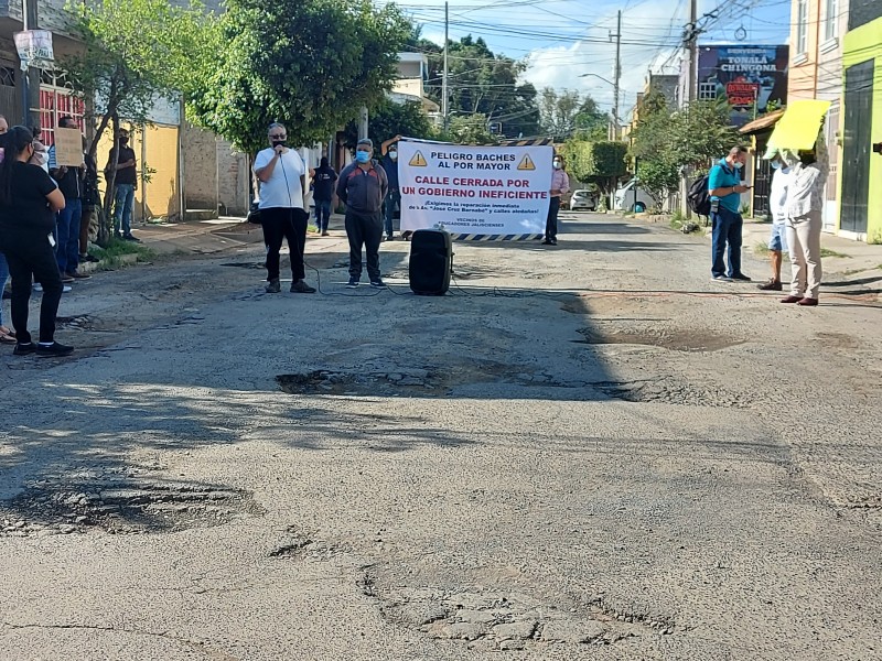 Exigen reparación de calles en Educadores Jaliscienses