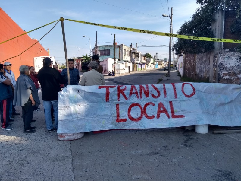 Exigen solo tránsito local, en colonia Cleotilde Torres