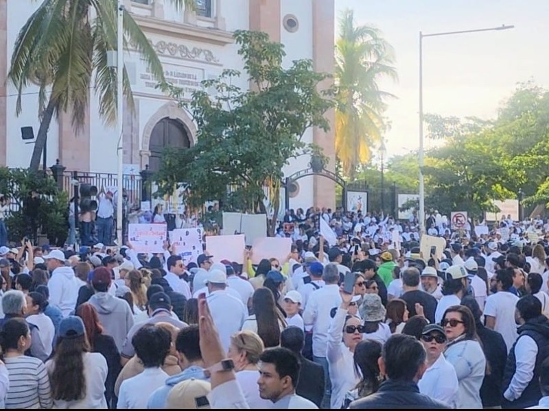 Exigen termine violencia; piden renuncia de Rocha Moya