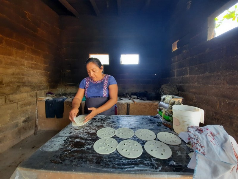 Existen 30 variedad de sabores de totopos en el istmo