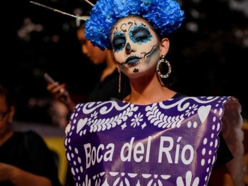 Exitoso desfile de catrinas en Boca del Río