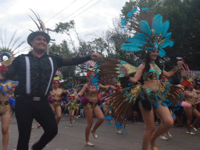 Exitoso primer desfile de Carnaval