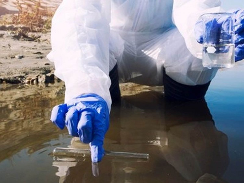 Expertos analizan restos de fármacos de covid en aguas residuales