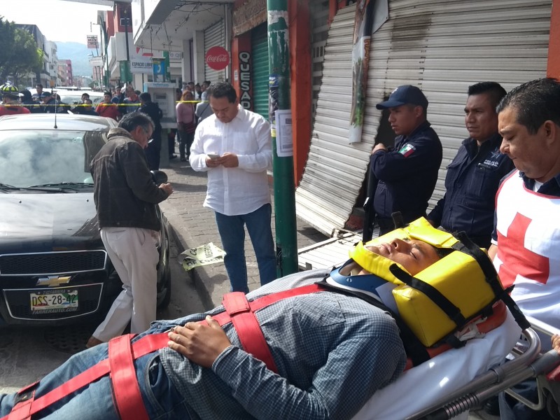 Explosión de gas deja herido a transeúnte