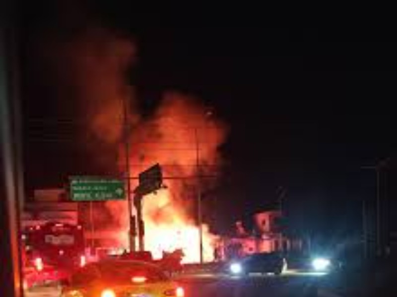 ﻿Explosión de transformador en Xoxocotlán tras colapso de castillo pirotécnico