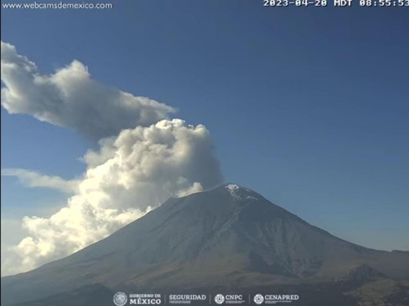 Explosión de volcán genera caída de ceniza en Puebla