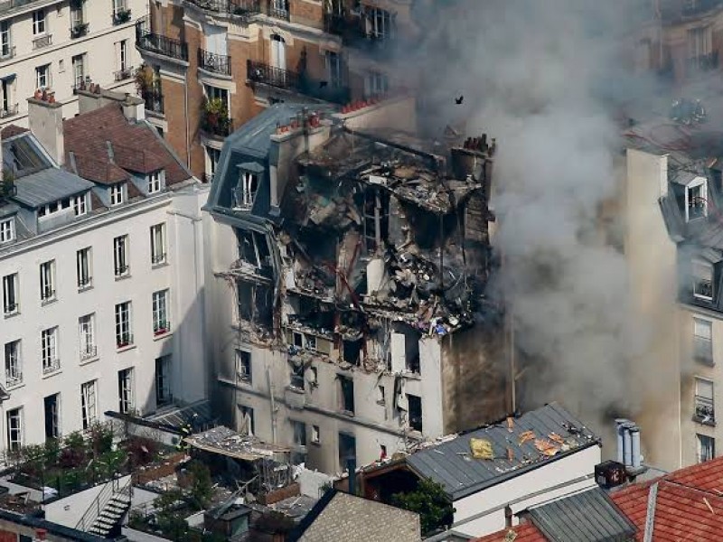 Explosión en edificio en París deja 2 muertos