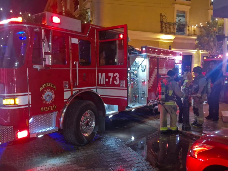 Explosión en taquería del Centro de Mazatlán deja dos lesionados