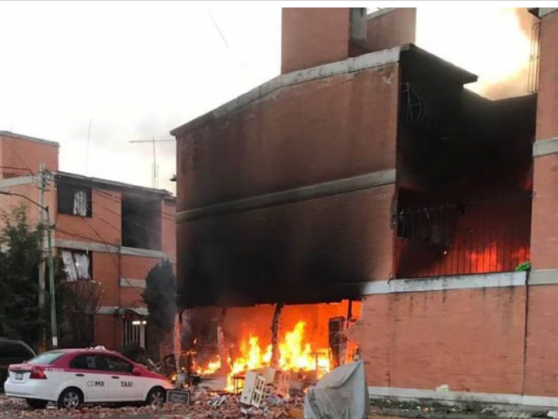 Explosión en unidad habitacional provoca la muerte de una persona