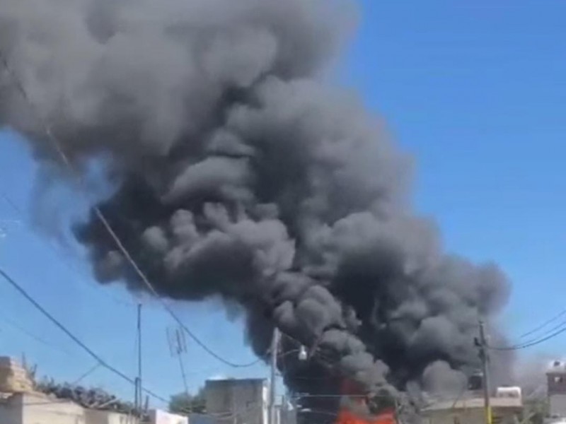 Explota bodega en San Cristóbal Tepatlaxco, Texmelucan