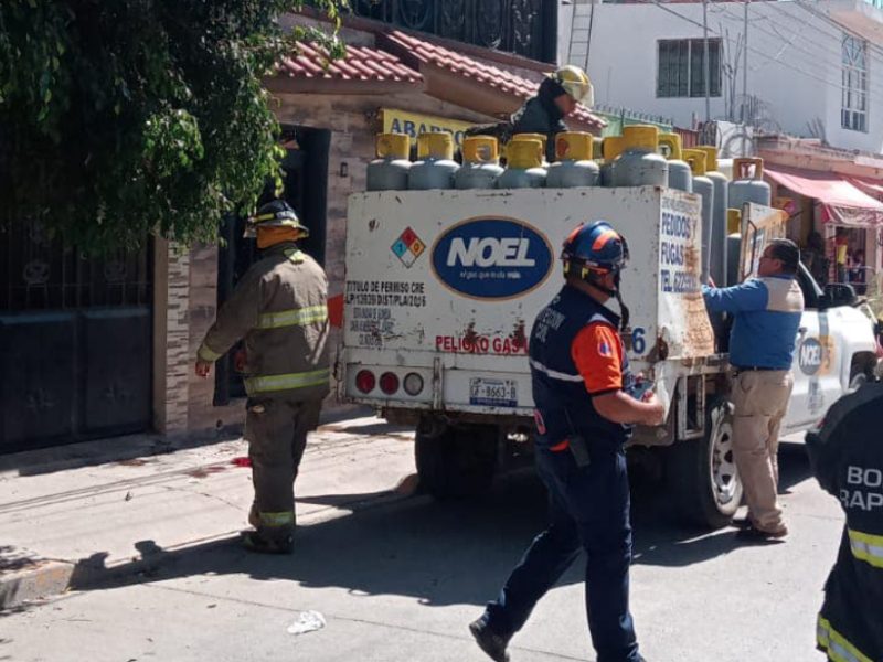 Explota camioneta con tanques de gas en Irapuato