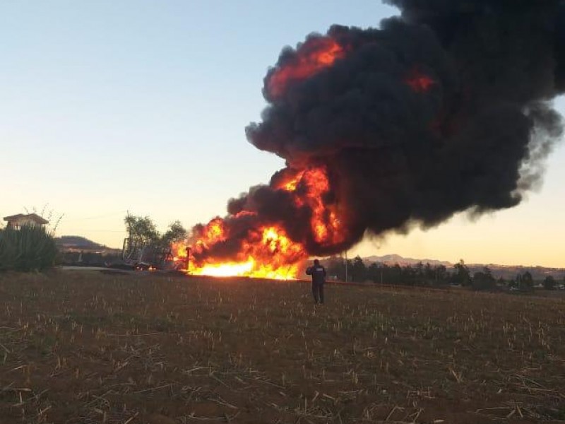 Explota ducto de Pemex en Ahuazotepec