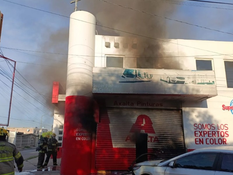 Explota local de pinturas: encargado sufre quemaduras en el 97% del cuerpo