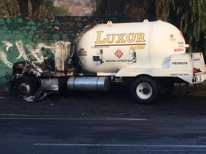 Explota pipa de gas en autopista México - Pachuca