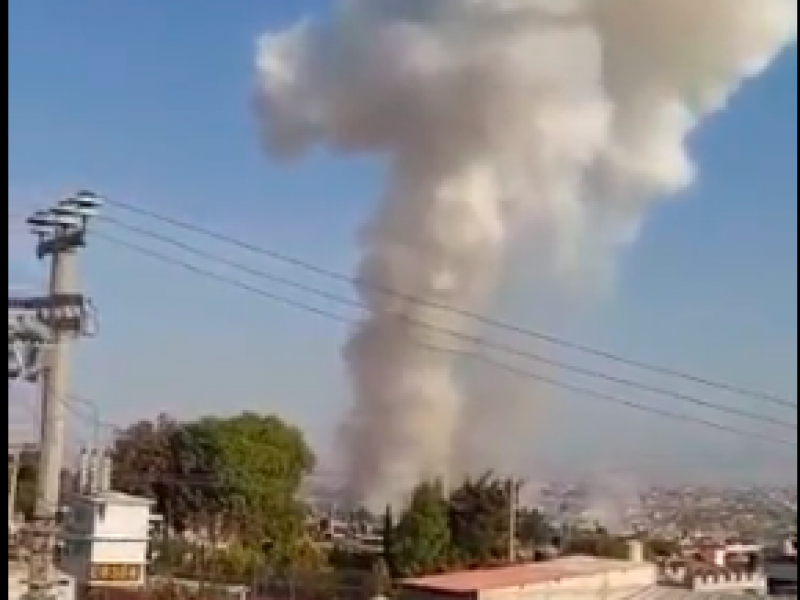 Explota taller clandestino de pirotecnia en Tultepec