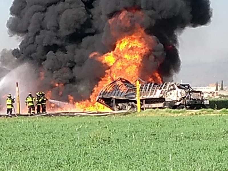 Explota toma clandestina de combustible en Toluca