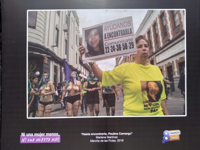 Exponen fotos de las marchas del 8M en el zócalo