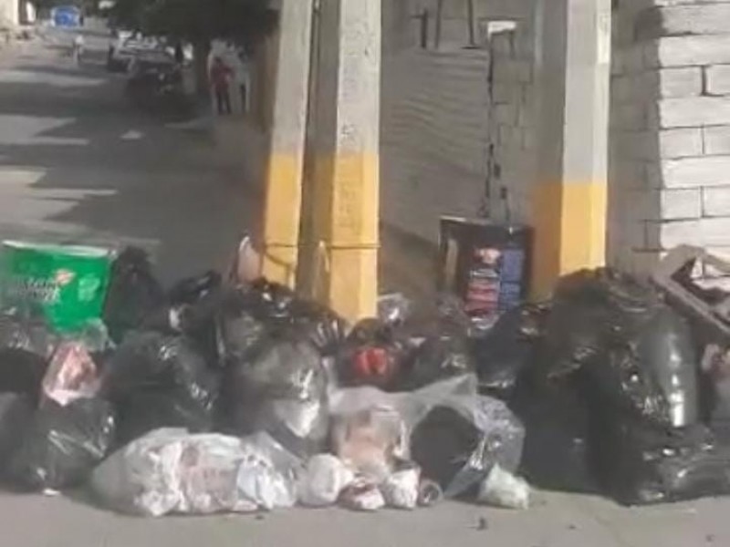 Exponen montones de basura en la colonia Santiago Tula