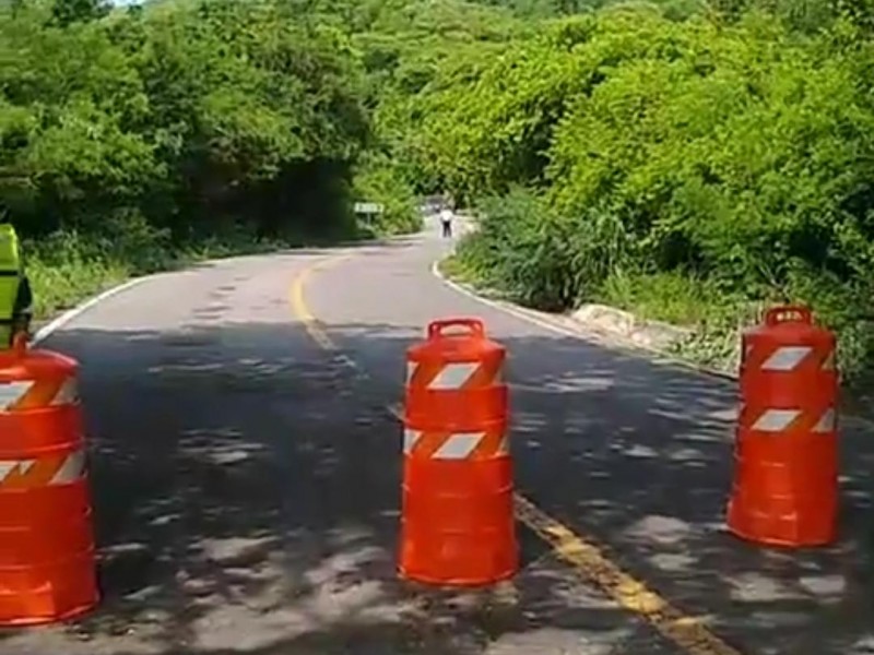 Denuncian presunta privatización de carretera a Punta de Mita