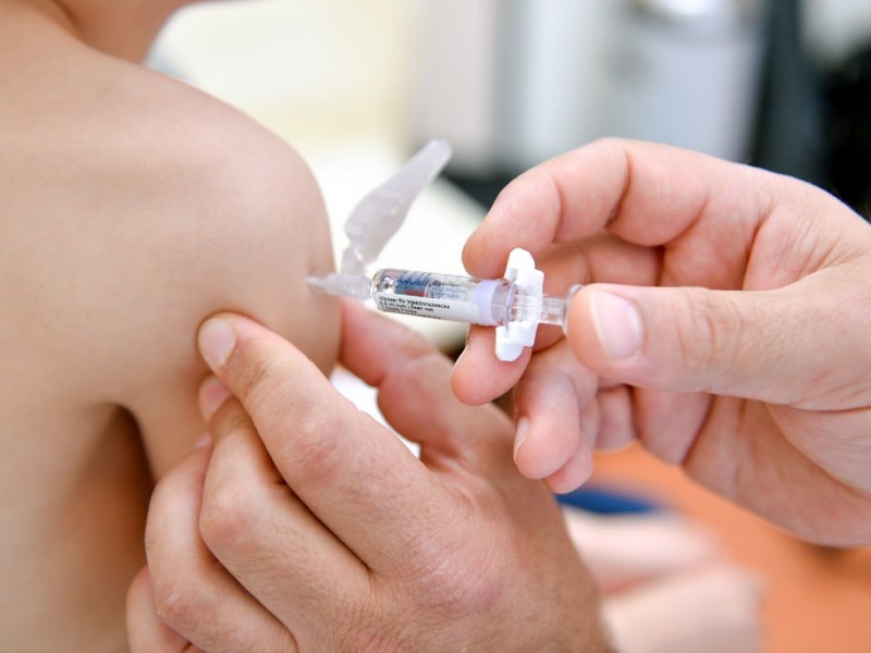 Extienden vacunación contra sarampión y rubéola