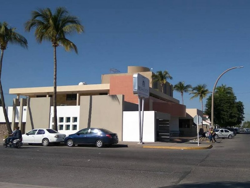 Extorsionan a trabajador funerario y lo hacen trasladar un ataúd vacío