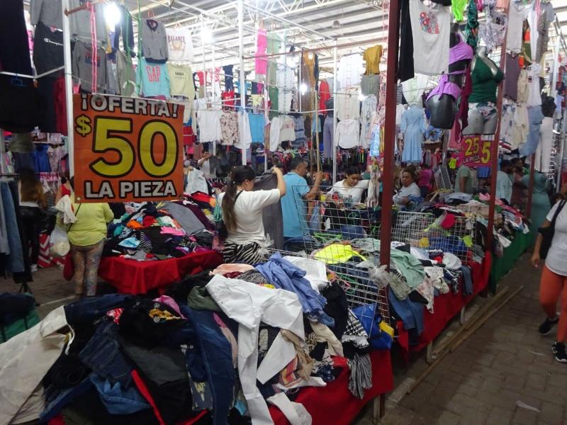 Extorsiones alcanzan tianguis y comercios de León; policía confirma detenciones de responsables