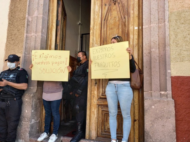 Extrabajadores del Congreso interpondrán demanda si no los finiquitan