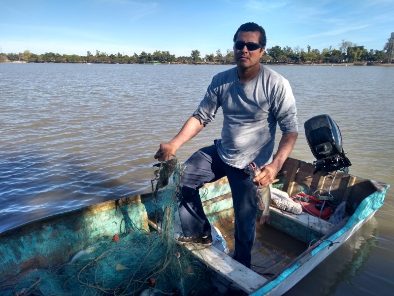 Extraen peces de la Laguna del Náinari