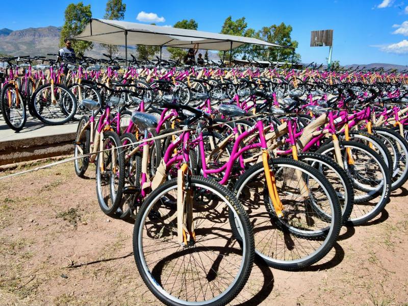 Facilitan movilidad en comunidades alejadas con más de 3 mil entregas de-bicicletas