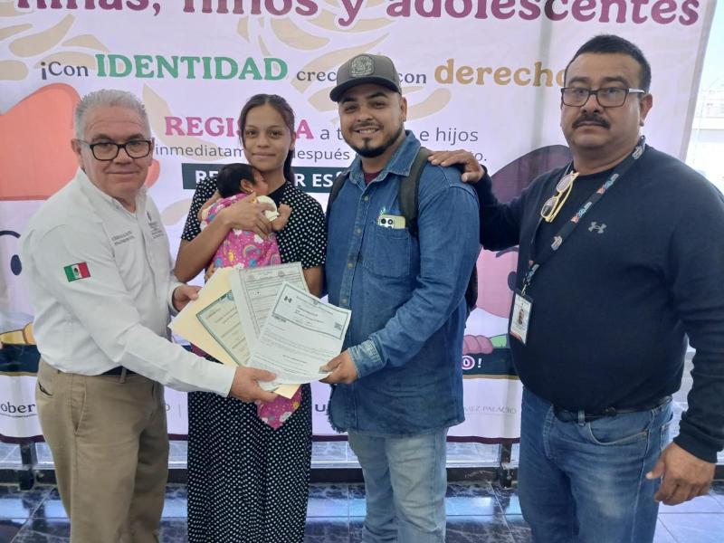 Realizan registro de nacimiento gratuito para personas sin acta en Gómez Palacio