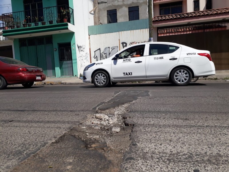 Falla bacheo, vecinos denuncian mala calidad