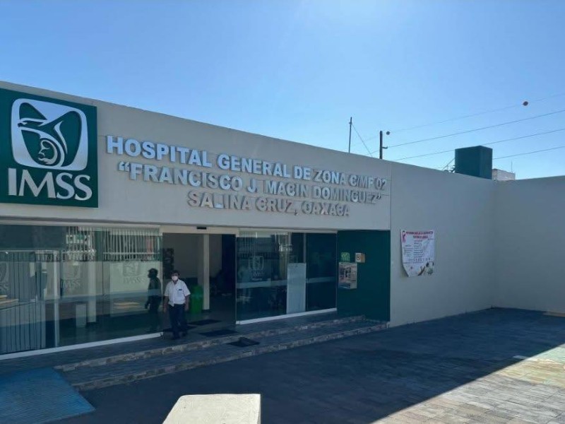 Falla de internet expone desorden y atención en IMSS de Salina Cruz